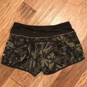 Lululemon Run Times Pop Cut Fatigue Green EUC 8